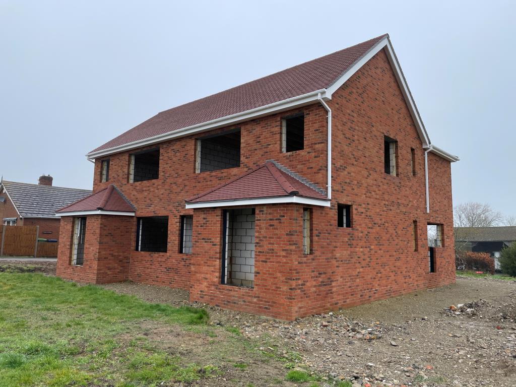 Lot: 16 - A PAIR OF THREE/FOUR-BEDROOM SEMI-DETACHED HOUSE FOR COMPLETION -